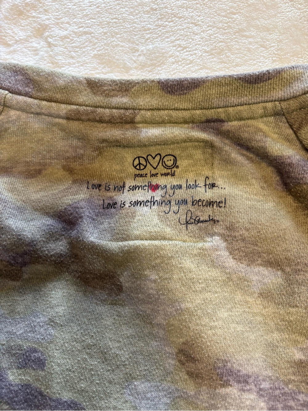 PEACE LOVE WORLD CAMO CREWNECK - Picture 5 of 5